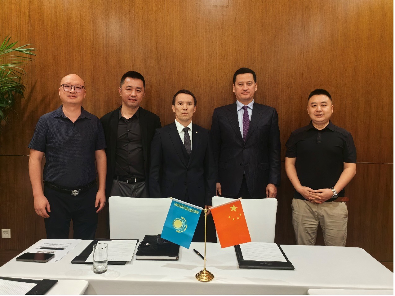 元一产融四川公司与哈萨克斯坦正式签署合作意向
